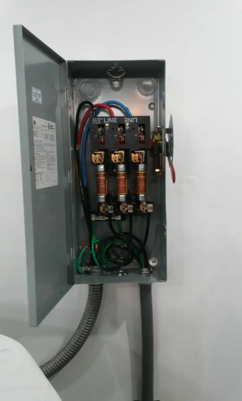 Three-phase disconnect switch installed for Smoke Detector Installation in Keyes